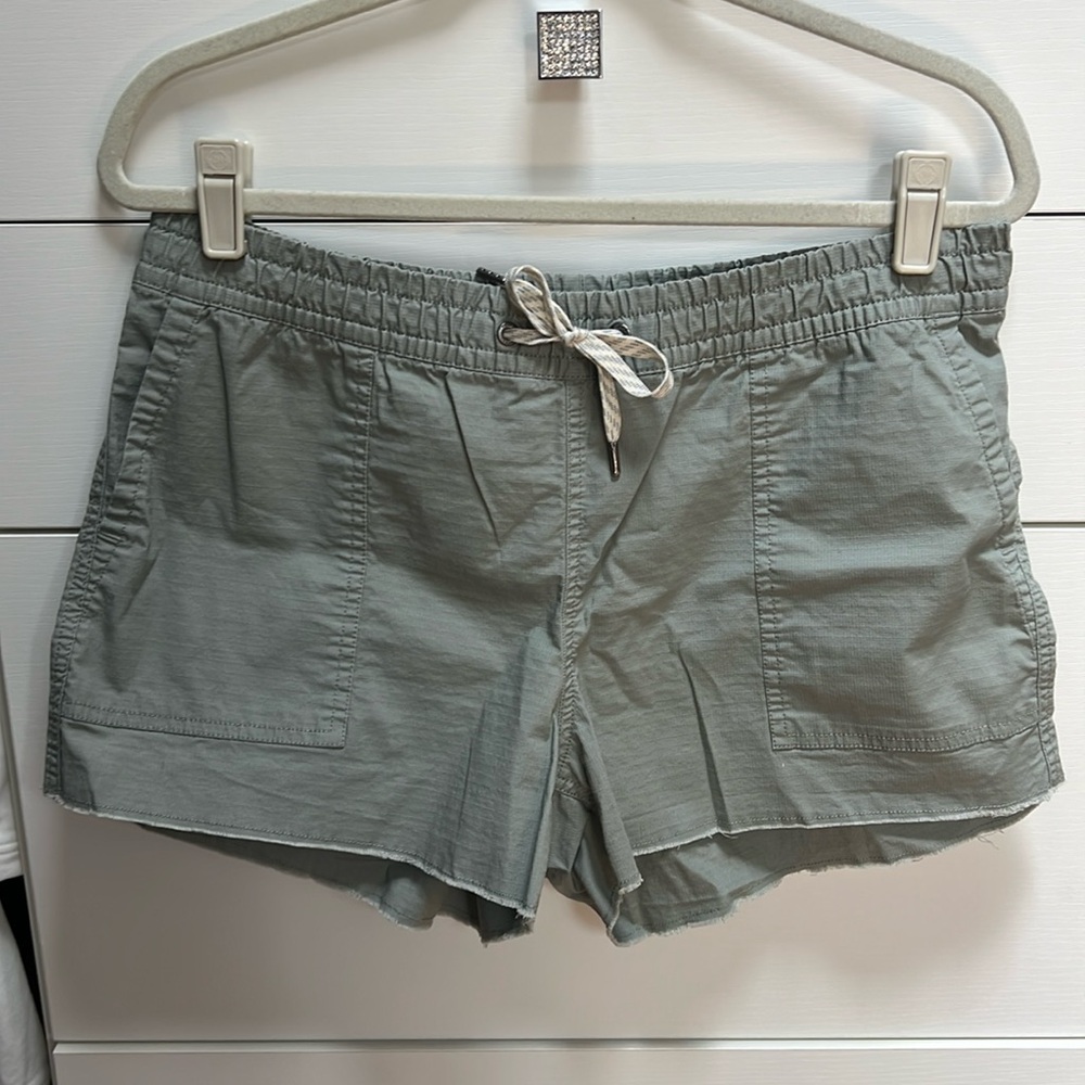 Vuori Women's Athletic Shorts in Light Gray